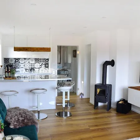 아파트 Konz Ferienwohnung Inkl Sauna 오베로이테
